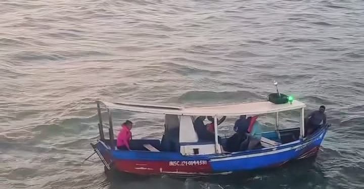 CTA resgata quatro pessoas em embarcação à deriva em Panaquatira
