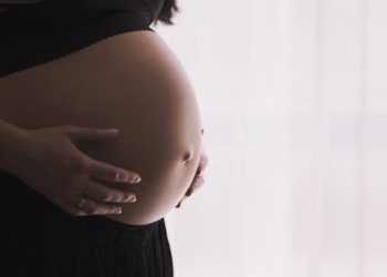 Nova lei garante mais tempo de licença-maternidade em caso de internação da mãe ou do bebê