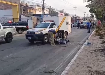 Mulher morre após cair de moto e ser baleada no bairro Cohaserma, em São Luís