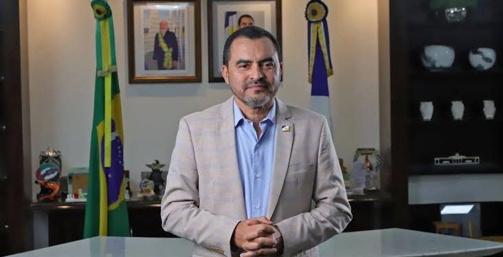 Governador do Tocantins é afastado em investigação sobre desvio de R$ 71 milhões da Covid
