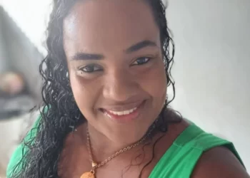Mulher é morta por estrangulamento dentro de casa em Feira de Santana/BA