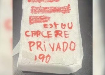 Mulher denuncia cárcere privado com bilhete em papel higiênico em Santa Catarina