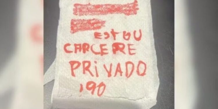 Mulher denuncia cárcere privado com bilhete em papel higiênico em Santa Catarina