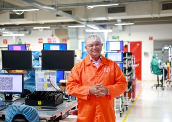 Brandão e Camilo Santana entregam mais de 17 mil tablets a estudantes do Ensino Médio em Imperatriz