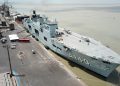 Visita ao maior navio de guerra da América Latina atrai público diverso ao Porto do Itaqui