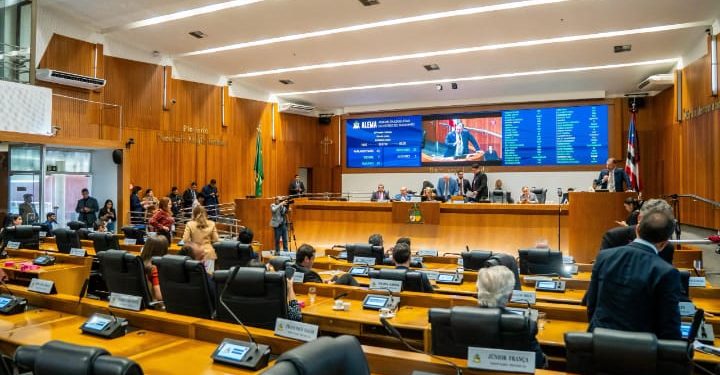 Alema aprova PL que institui política de prevenção e combate à violência contra a mulher e o feminicídio