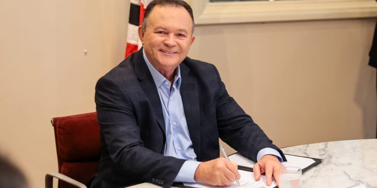 Carlos Brandão anuncia novos investimentos e conquistas para os professores do Maranhão