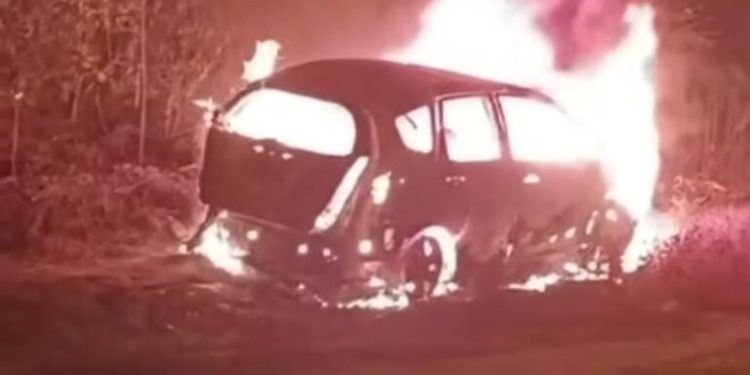 Corpo carbonizado é encontrado dentro de carro incendiado no Itapiracó, em São Luís