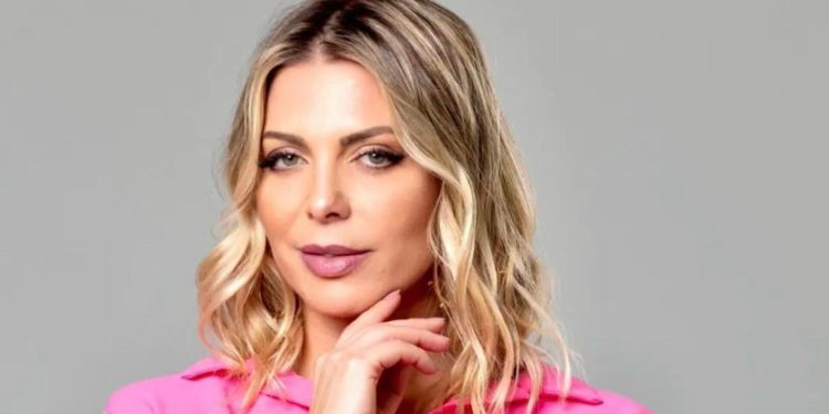 Sheila Mello se apresenta neste sábado (15), no Beira Du Mar