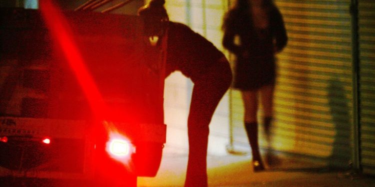 Câmara analisa projeto que estabelece multa ou prisão para “prostituição” nas ruas
