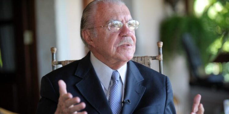 “Defender a paz não é ser complacente com o autoritarismo”, afirma Sarney ao comentar crise na Venezuela