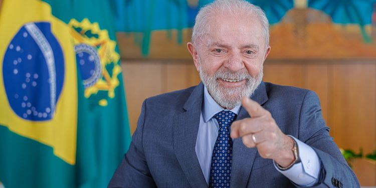 Pesquisa aponta Lula favorito à reeleição e liderança em todos os cenários de 2026