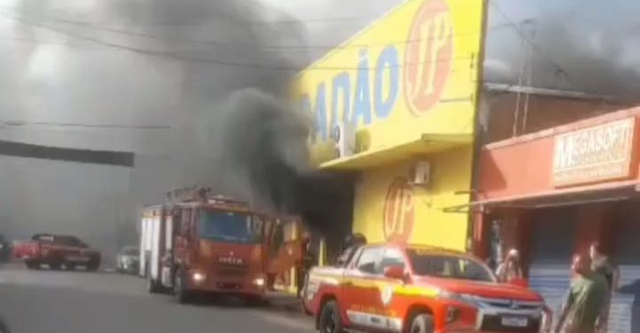 Incêndio destrói loja de deputado em Imperatriz