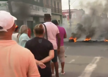 Feirantes denunciam prazo curto e protestam contra fechamento do Mercado Central