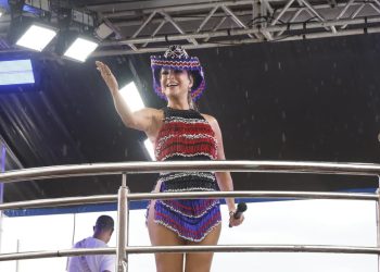 Cerca de 700 mil pessoas passaram pela Litorânea com o Bloco da Anitta e Cláudia Leitte