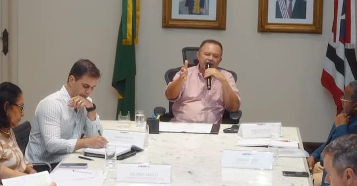 Carlos Brandão anuncia possível compra de nova embarcação para travessia São Luís–Alcântara