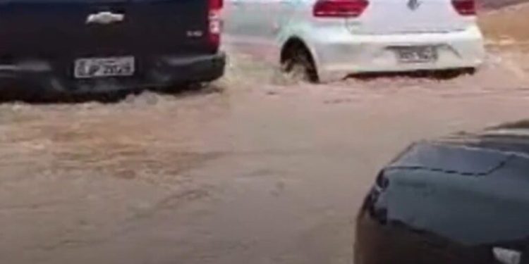 Chuva eleva nível do Rio Tocantins e coloca áreas ribeirinhas em alerta em Imperatriz