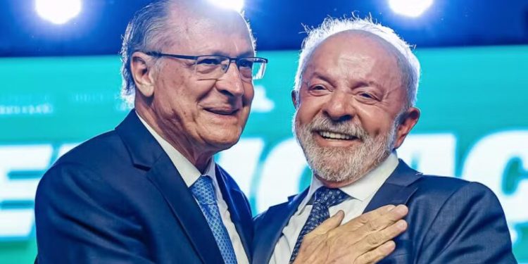 Lula confirma Geraldo Alckmin como candidato a vice-presidente na chapa de reeleição