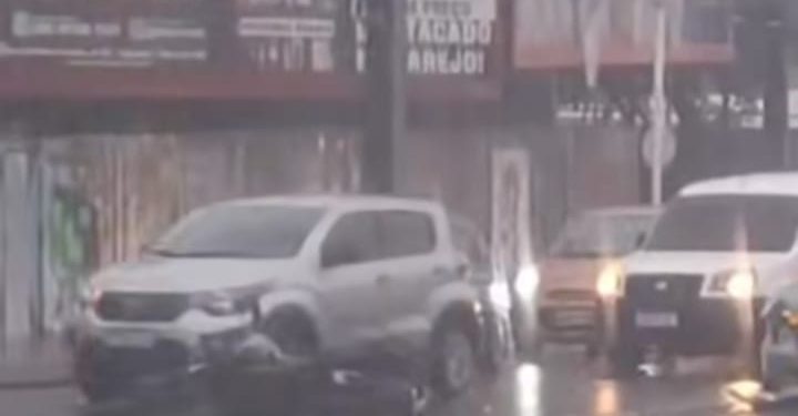 Acidente com 4 veículos na Daniel de La Touche deixa feridos e trava trânsito em São Luís