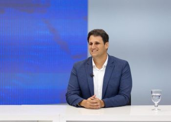 Orleans mostra tranquilidade em entrevista, conhecimento do Maranhão e destaca bons números em pesquisas