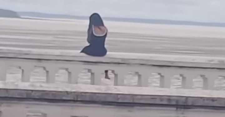 Militares resgatam mulher que pretendia se jogar de mureta próximo ao Palácio dos Leões