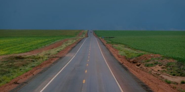 Carlos Brandão inaugura MA-372 e destaca impacto da rodovia para o agronegócio no Maranhão