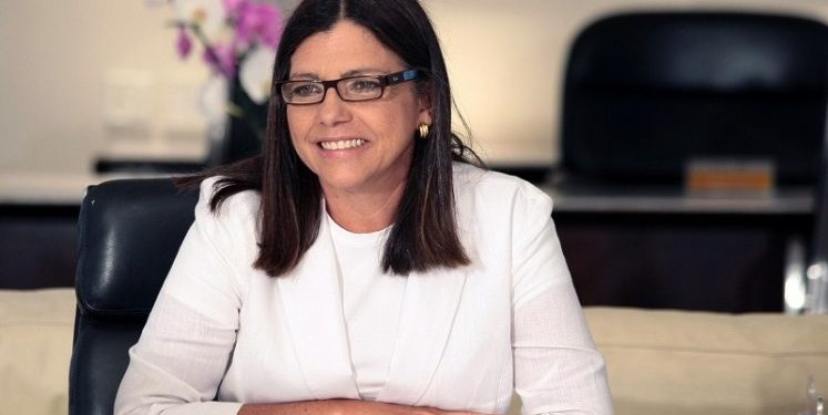 Roseana Sarney convoca reunião política para 13 de maio e mantém mistério sobre planos para 2026