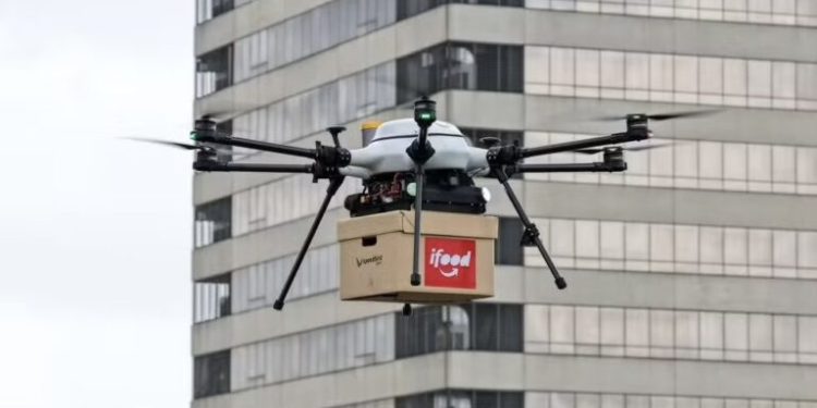 Entregas por drones começam a operar em São Paulo e marcam nova fase do delivery no Brasil