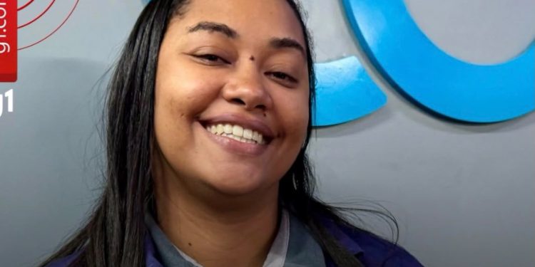 Pela primeira vez, mulher passa a operar guindaste no cais do Porto do Itaqui, no MA