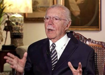 José Sarney é hospitalizado com princípio de pneumonia e quadro de saúde é estável