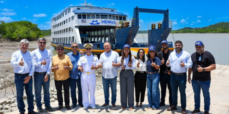 Carlos Brandão entrega novo ferryboat São Miguel