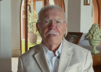 José Sarney recebe alta após internação para tratar pneumonia em São Paulo